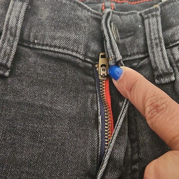 Women's Black Mid-Rise Distressed Skinny Jeans - Picture 12 of 16